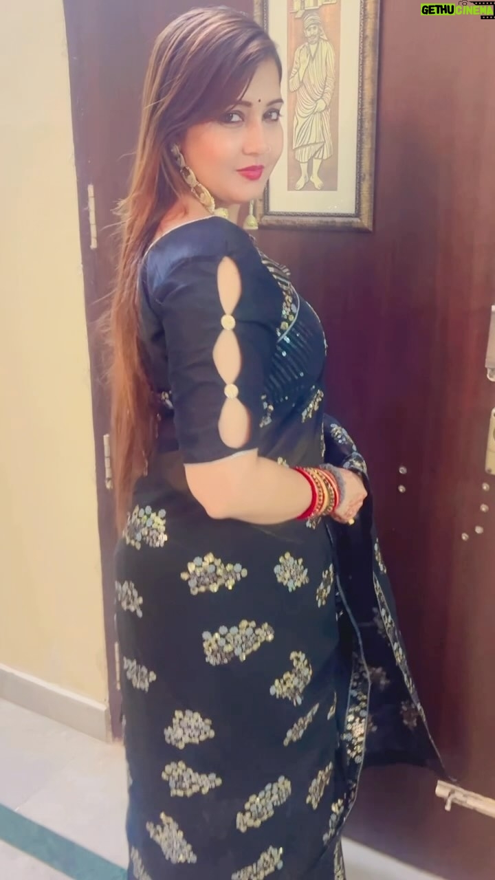 Jina Samal - 4K Likes - Special gift from @paree._.collection ❤️❤️❤️ thank u for gorgeous saree 🖤🖤🖤🥰 #collaboration #rajavibes❤️ #zeenasamalpanigrahy 🖤🖤🖤