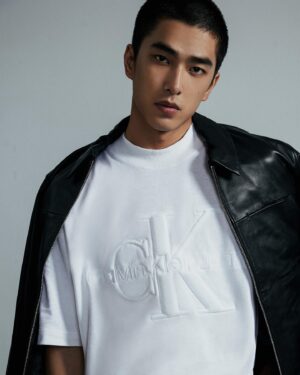 Jing-Hua Tseng Instagram - 這樣的我，就能找到屬於自己獨特的自由與舒適感。

@calvinklein 
#calvinklein #mycalvins