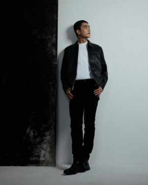Jing-Hua Tseng Instagram - 這樣的我，就能找到屬於自己獨特的自由與舒適感。

@calvinklein 
#calvinklein #mycalvins