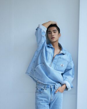 Jing-Hua Tseng Instagram - 關於喜歡極簡與懷舊生活的我，就是在不斷加加減減的過程中維持必要的限度，而多出來的空白，就能幫助你看到更多更重要的事。

@calvinklein 
#calvinklein #mycalvins