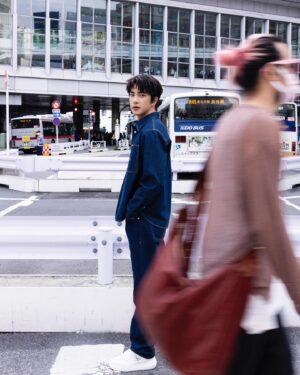 Jing-Hua Tseng Instagram - 東京的風和日麗，邂逅所有平凡的事🚶🏻
📷 @quencyyenphoto 
@calvinklein #mycalvins