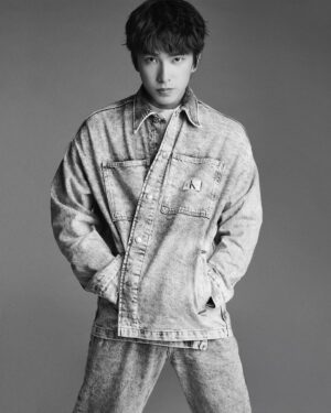 Jing-Hua Tseng Instagram - @lesliekeesuper 
@calvinklein 
#mycalvins