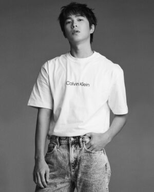Jing-Hua Tseng Instagram - @lesliekeesuper 
@calvinklein 
#mycalvins