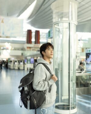 Jing-Hua Tseng Instagram - 現在總覺得出國是一件很幸福的事，東京我來了🗼
@calvinklein #mycalvins