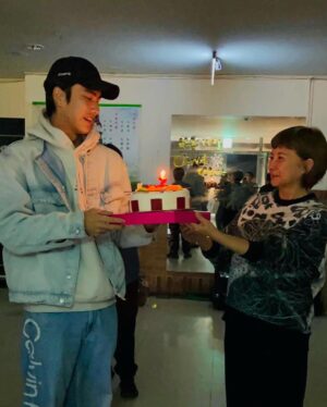 Jing-Hua Tseng Instagram - 新年快樂🎉謝謝2023你我他❤️