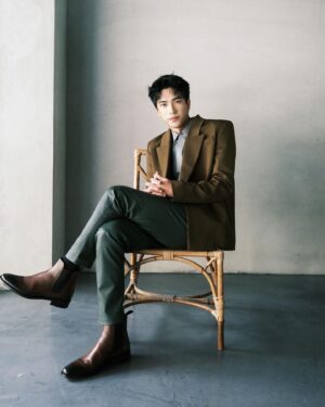 Jing-Hua Tseng Instagram - 在我很迷茫的時候碰上了阿緯，跟著他的腳步一步步成長找回信心，這次是我叫醒我自己的。
謝謝沛如，謝謝我的鬼麻吉們跟天使救護員，也要謝謝辛苦的工作人員們，很開心我們終於一起完成了這個作品。
8/18我的麻吉4個鬼，大家一定要來看!🌝🌝🌝

Look1
Jacket: @canaku_
Shirt: @canacu_
Pants: @desa_1972
Shoes: @scarosso

Look 2
Clothing: @soshiotsuki
Shirt: @canacu_
Shoes: @vatic_official_pages

Team
Makeup: @giwewe
Hair: @isiahzin by @driven.by
Styling: @chenghan_han @lambertxtw
Photo: @johnnylu.jpg