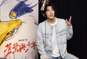 Jing-Hua Tseng Instagram - 宮﨑駿的動畫電影是許多人成長的回憶，在那些奇幻國度，能找到心中屬於自己的信仰。
每當工作忙碌之餘，我常會拿出手機看一些動畫片段或是音樂主題曲，因為我希望能抽離並稍微走慢一點點去感受身邊的小事物。
很開心這次跟 @sinjelee1234 @kuanghanhsu 一起參與宮﨑駿新作「蒼鷺與少年」的配音製作，我配音的角色是保有赤子之心的少年-真人。

《#蒼鷺與少年》10.6搶先全球盛大上映
#宮﨑駿 #久石讓 #鈴木敏夫 #吉卜力