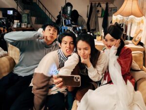 Jing-Hua Tseng Instagram - 累的時候回頭看看，還是有許多值得回味的片刻。
#那些在片場生活的足跡👣