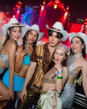 Jirakit Thawornwong Instagram - SONGKRAN 💦😆

@siamsongkran #DJ1942 #SaludSiam #PorAmor