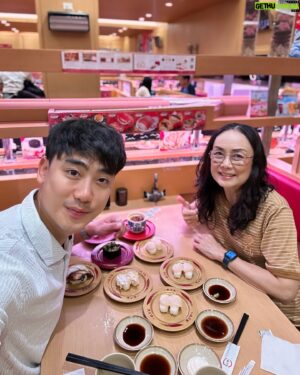 Jiravich Pongpaijit Instagram - ความสุขไม่ได้ขึ้นอยู่กับรสชาติ ขึ้นอยู่กับว่ามากินกับใครมากกว่า ☺️💙