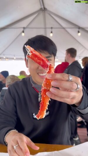Jiravich Pongpaijit Instagram - นั่งเรือมากินปูอลาสก้าตัวเป็นๆที่ร้าน @tracyscrab juneau 
เมืองหลวงของอลาสก้า 🇺🇸 อร่อยที่สุดตั้งแต่เคยกินปูมาเลย😍 🦀
#tracycrabshack