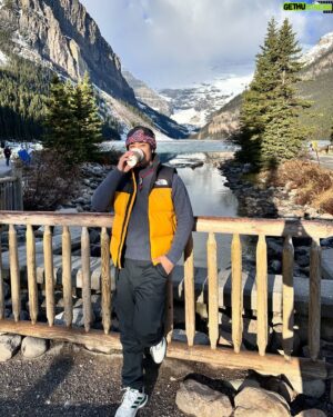 Jiravich Pongpaijit Instagram - ☀️ #lakelouise 🌲 at 6:30 am 🇨🇦 สวยงามวิลสันสุดๆ 
#banffnationalpark #lakelouisecanada