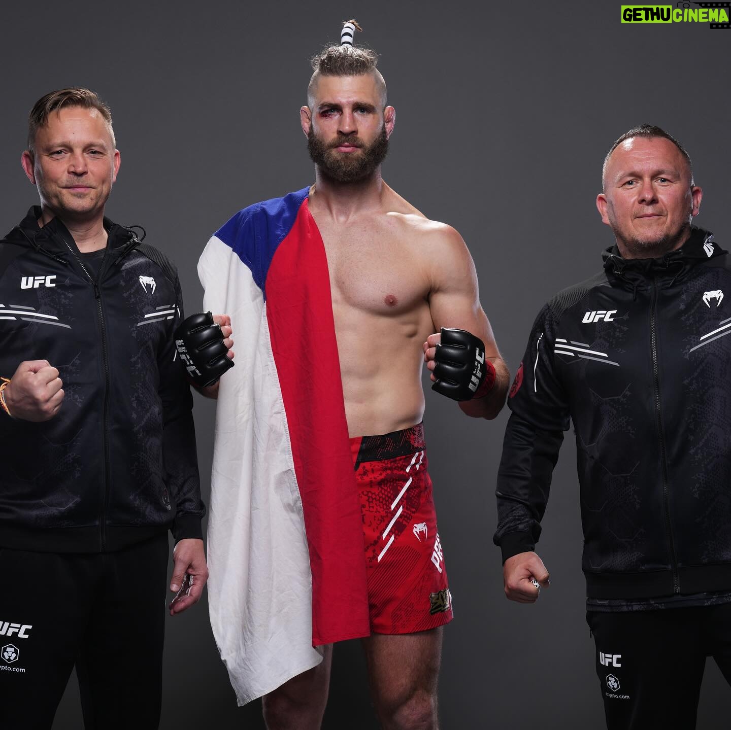 Jiří Procházka - 160.9K Likes - Victory 🌪️⚡️🌪️
#PERFECTSTORM
//\\