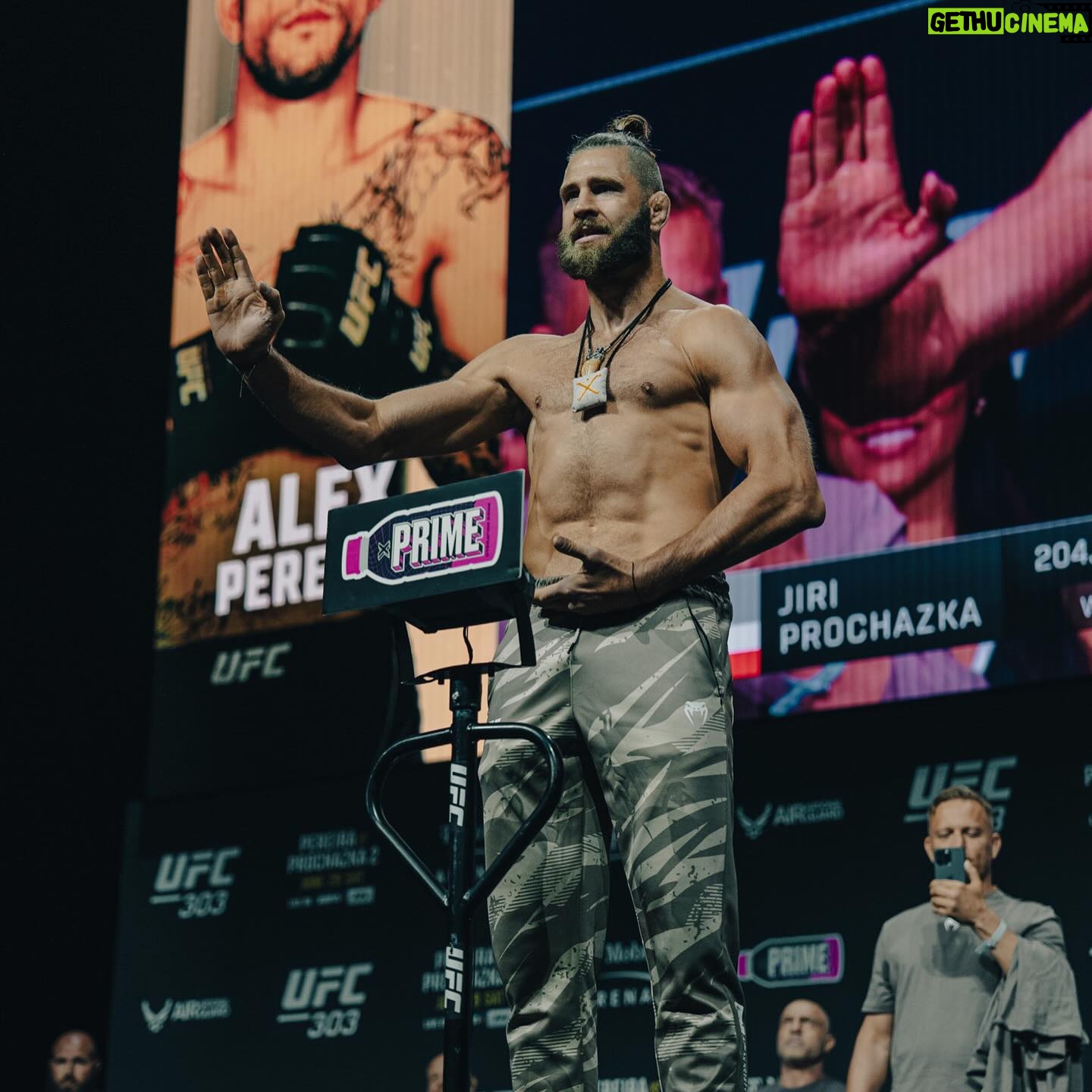Jiří Procházka - 67.6K Likes - Ceremonial weigh-ins. //\\
Everything prepared for #THEPERFECTSTORM 🌪️⚡️🌪️
God bless to everyone ⚡️🙏⚡️