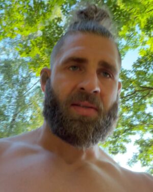 Jiří Procházka Instagram - I will take rest, but now Its time to elevate ⚡️⛰⚡️ 

Start again. Smarter, Faster, more precisely

With a SPIRIT of Void 🌞

🌞