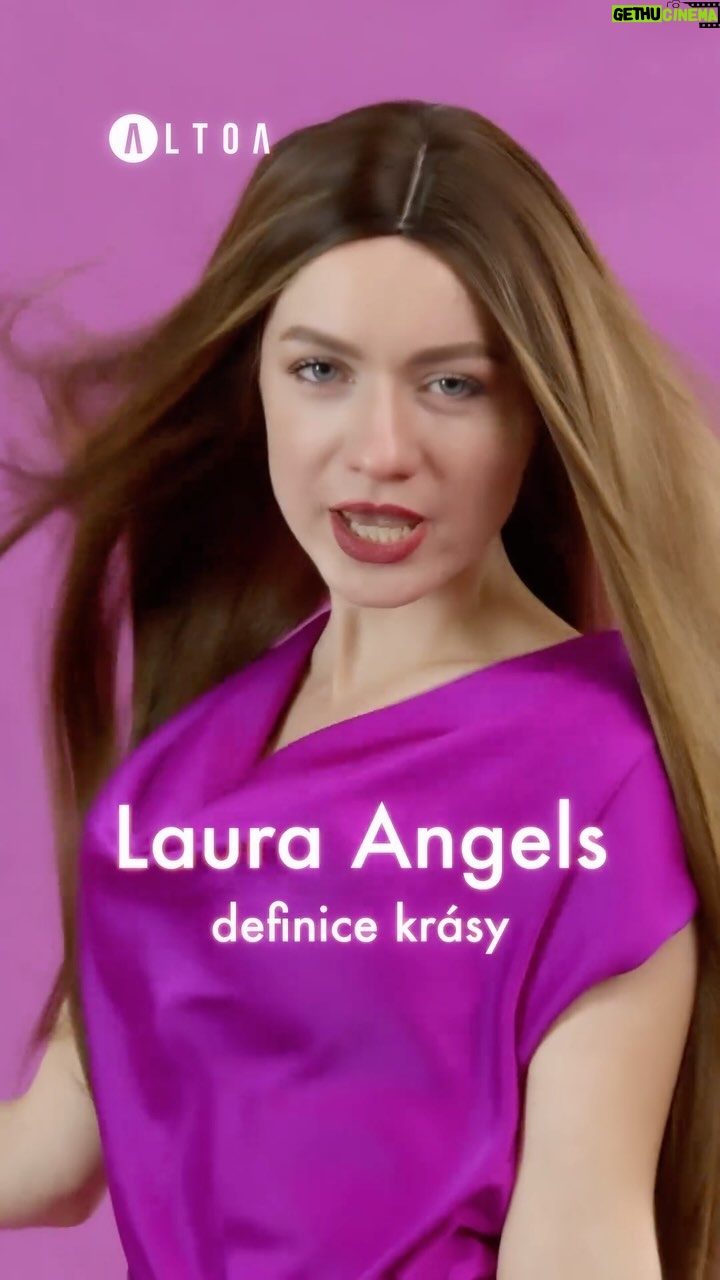 Jiřina Daňhelová - 12.8K Likes - 1)Nehledej v obraze kosočtverec. To se ti zdá!
2)Laura NEMÁ rtěnku na zubech.
Jestli jo, je to taktika.
3) @altoapremiumhealthcare se vam fakt může hodit !
💜
Make-up Magdalena Starková @skincare_make_up_beauty_studio
Paruky @profibeauty
🎥 @tomykys @fastfilmsprodukce