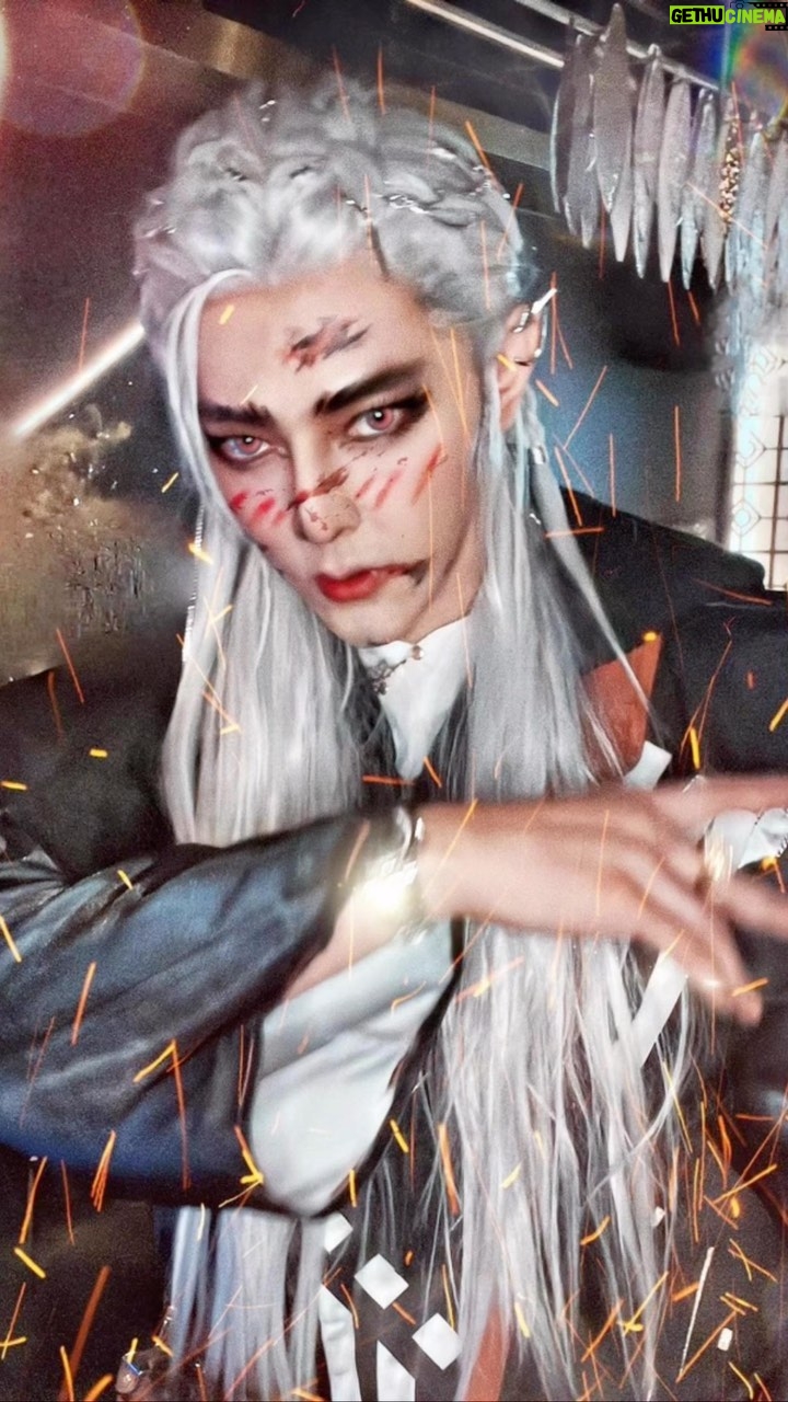 Jiro Wang - 4.7K Likes - 開心能有那麼幾天大家聚在一起,釋放壓力後舒服地睡上一覺,嘿皮哈囉威!明年精靈🧚♂️吸血汪(。ì _ í。)繼續申請出戰!咱們明年見喔!#🦇 #🎃 👻#萬聖節 #halloween #happyhalloween #2023