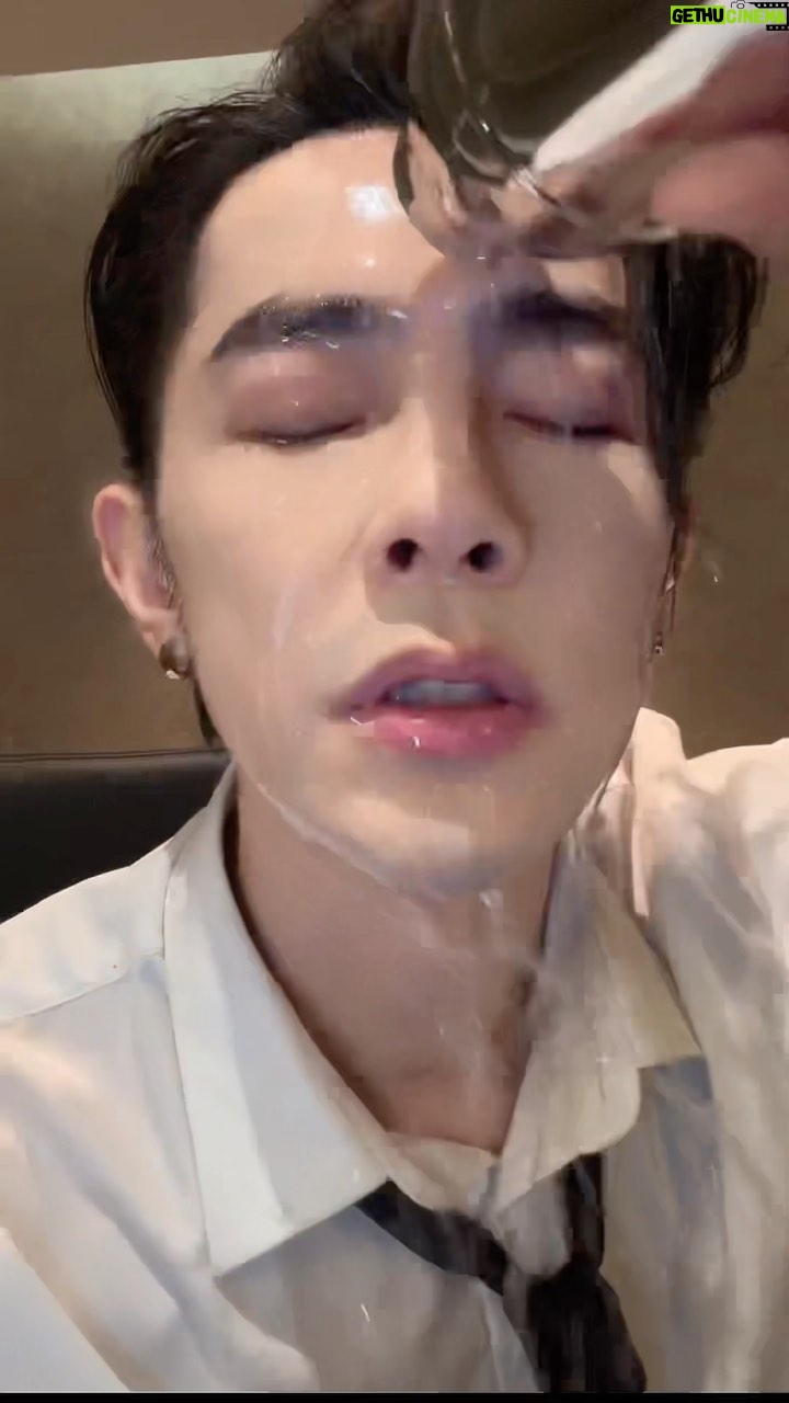 Jiro Wang - 4.5K Likes - 聽說最近大家流行的洗臉護ㄏㄨ法🤣🤣🤣天知道我洗到快變洗澡啦🛀