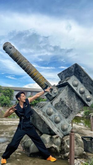 Jiro Wang Instagram - #雷神 #thor #雷神之鎚 #mjolnir #我的日常