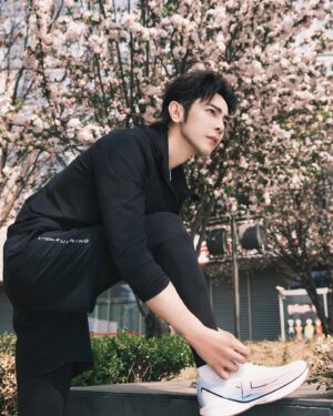 Jiro Wang Instagram - #🌸 🌸🌸珞櫻配色，元氣滿滿！春日氣息撲面而來嘿#🍃 🍃🍃#櫻花 @xtepofficial