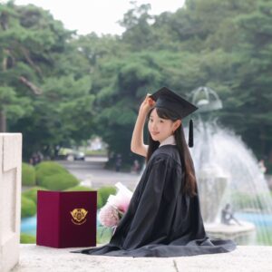 Jo Ah-young Instagram - 즉흥으로 찍었던 졸업식사진🍊
엄마아빠때인 모두사랑해👨‍👩‍👧‍👧