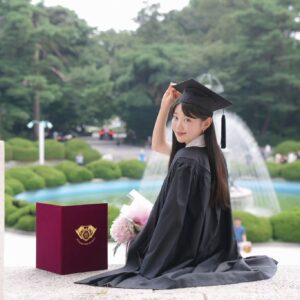 Jo Ah-young Instagram - 즉흥으로 찍었던 졸업식사진🍊
엄마아빠때인 모두사랑해👨‍👩‍👧‍👧