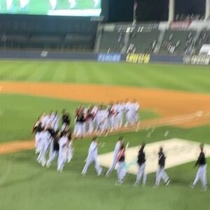 Jo Han-chul Instagram - #시구 #LG트윈스 #성덕 
시구는 망했지만 승요 획득 !