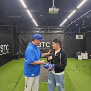 Jo Se-ho Instagram - 유희관 야구교실!!😀
뉴욕메츠로 시구를 하러가게되어서 레슨을 받았어요⚾️
#유희관#유희관희유#채널조세호