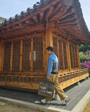 Jo Se-ho Instagram - 봄 한가득 담아가야지🤍
#선물
@moietoii_paris_official ×@kimssang83