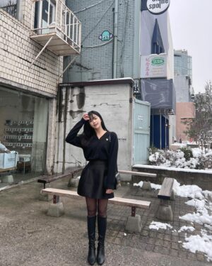 Jo Yoo-jin Instagram - #GENERALIDEA 

내가 딱 좋아하는 미니멀한 디자인에 
어떤 룩에 걸쳐도 소화가능한 제네럴아이디어 가디건 🖤 
로고 메탈 패치로 뽀인트 잡아주고 컬러도 다양해서 
취향대로 하나 겟하면 좋을듯 🖤 

3/1 ~ 14일까지 현대백화점 판교점에서 
팝업스토어를 진행한다고 하니 달려가봐요 🖤 

@generalidea_official

#제너럴아이디어 #제너럴아이디어 가디건
#가디건추천 #여자가디건 #데일리룩 #가디건코디