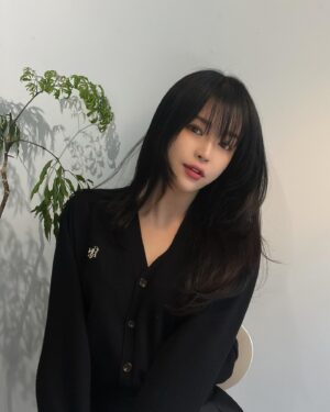 Jo Yoo-jin Instagram - #GENERALIDEA 

내가 딱 좋아하는 미니멀한 디자인에 
어떤 룩에 걸쳐도 소화가능한 제네럴아이디어 가디건 🖤 
로고 메탈 패치로 뽀인트 잡아주고 컬러도 다양해서 
취향대로 하나 겟하면 좋을듯 🖤 

3/1 ~ 14일까지 현대백화점 판교점에서 
팝업스토어를 진행한다고 하니 달려가봐요 🖤 

@generalidea_official

#제너럴아이디어 #제너럴아이디어 가디건
#가디건추천 #여자가디건 #데일리룩 #가디건코디