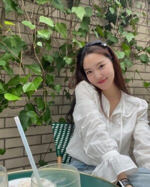 Jo Yoon-seo Instagram - 🍀☘️
