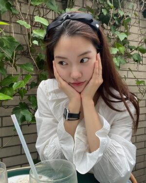 Jo Yoon-seo Instagram - 🍀☘️
