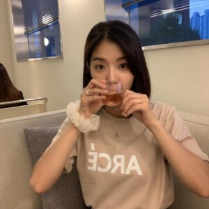 Jo Yoon-seo Instagram - 다시 단발로 자를까요 💇🏻‍♀️