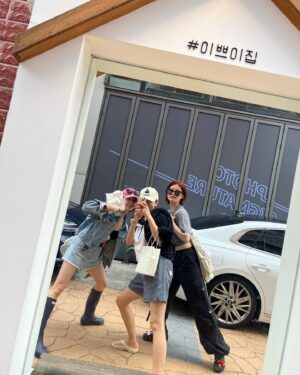 Jo Yoon-seo Instagram - 노는게 제일죠와🐧