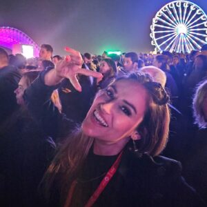 Joana Alvarenga Instagram - Bora Ser Feliz no Simples 💗🧚‍♀️🦄🎡
#rir #rockinrio2024 #rockinriolisboa #rockinrio #euvou #eufui #lisboa #cavalinho #feliznosimples #festival #festivalseason #portugal
