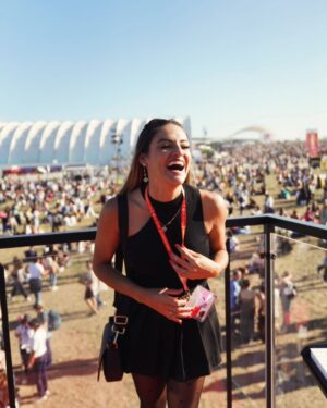 Joana Alvarenga Instagram - O dia em que partilhas o Cartaz do Rock in Rio com o Ed SHEERAN 🎸🎸🎸
#rir #eufui #dream #friends #rbl
