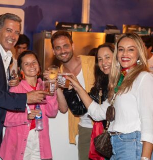 Joana Alvarenga Instagram - Há uma semana festejava a passagem aos oitavos finais entrre amigos e muita alegria.
Hoje com toda a fé e orgulho na nossa seleção espero continuar em festejos.
Força Portugal 🇵🇹❤️🇵🇹
@betano_portugal
#betanoeurovillage 
#portugal