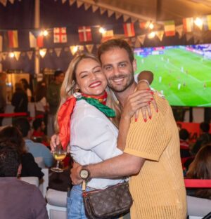 Joana Alvarenga Instagram - Há uma semana festejava a passagem aos oitavos finais entrre amigos e muita alegria.
Hoje com toda a fé e orgulho na nossa seleção espero continuar em festejos.
Força Portugal 🇵🇹❤️🇵🇹
@betano_portugal
#betanoeurovillage 
#portugal
