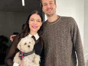 Joanie Charron Instagram - De beaux humains et un petit chien 🫶🏻🎵

@marieelainethibertofficiel @bobbybazini
