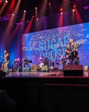 Joanie Charron Instagram - what an incredible evening, thank you a thousand times to @thecmaontario 
an night that will be remembered for a long time

@49.parallele @yveslaramee @jsmileproductions @reseau_ontario #cmao #country #onfr