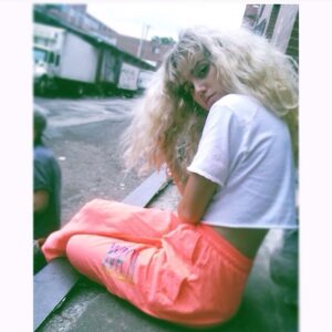 Joanie Perron Instagram - 🐉#pure#queen#rude#savage#neon#fluo#afterparty#slaying#slayin#ballin#swaggedout#savi#cray#wavyhair#fierce#creepin#blonde#babe#bangs#curly#curlygirl#curlyhairdontcare#boo#bae#babe#spicegirls#90'#90fashion#urban#summertime#boyish