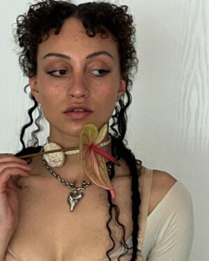 Joanna Instagram - Chaque matin
Parée de ses armes
Elle affronte les flammes