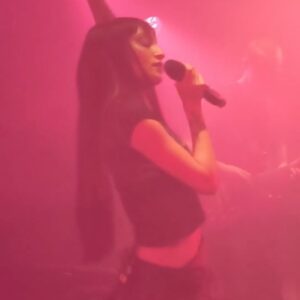 Joanna Instagram - April mood : slay like an angel 🪽

Lille/Tourcoing wow, vous êtes incroyables, merci 🤍

📍 Nantes jeudi 4 avril au @stereolux_scopitone 
📍 Rennes samedi 6 avril au @festivalmythos 
📍Paris mercredi 10 avril OMG @letrianonparis

Get you ticket dans ma bio 🎫

🥁 @gab_cresseaux 
🎸 @carlosloverboy