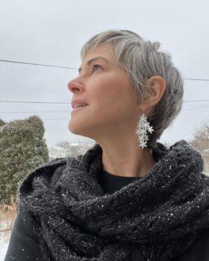 Joanna Going Instagram - Falling snow on Christmas Eve calls for snowflake earrings!
❄️❄️❄️❄️❄️❄️❄️❄️❄️❄️❄️
Merry Christmas!