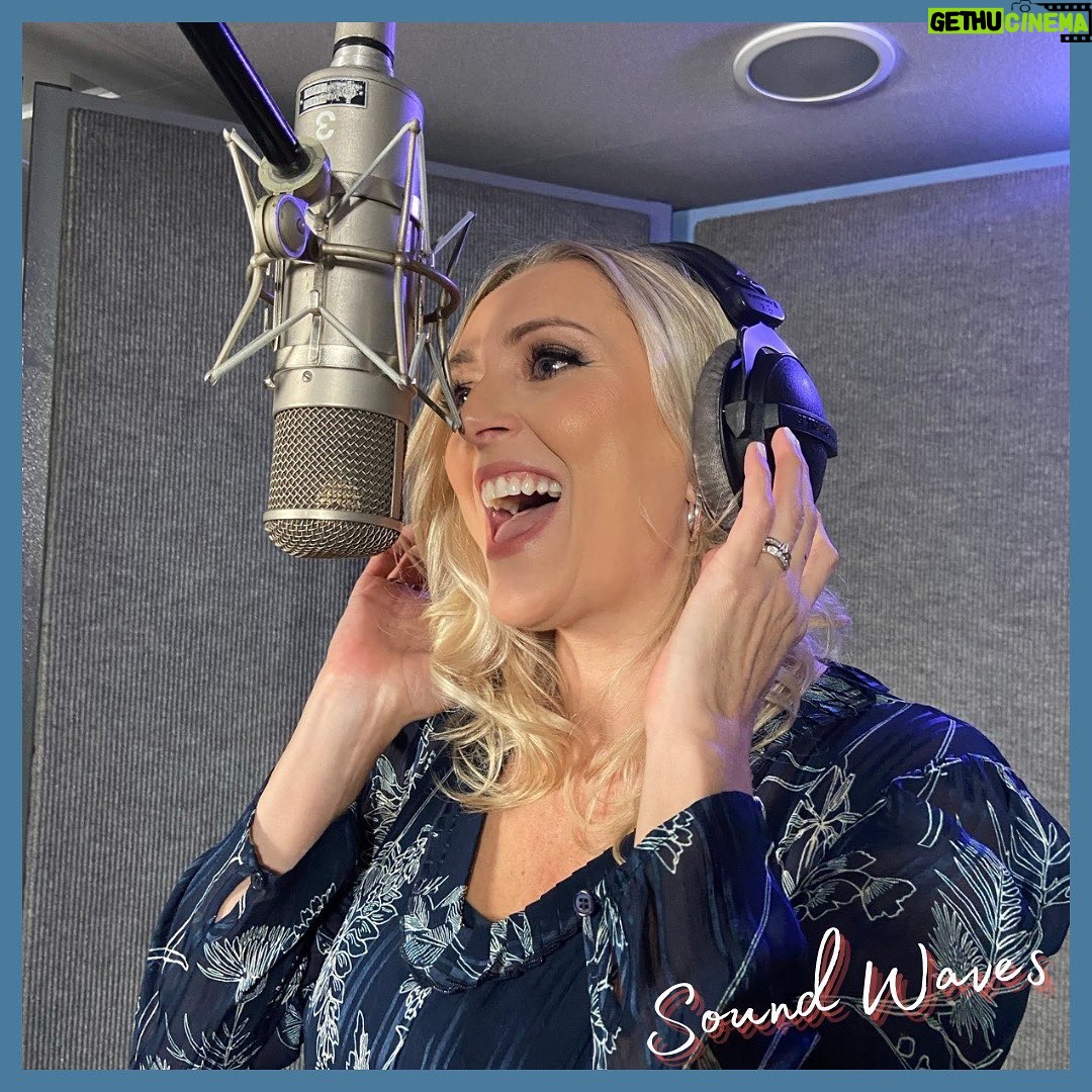 Joanne Farrell - 1.7K Likes - Back in the studio… 🎵💖🌊