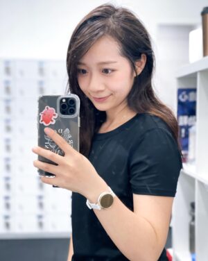 Joanne Yang Instagram - 該做的事又容易懶得做的事
早上一起床最有力氣的時候先做～
做完一整天就輕鬆啦，還覺得自己很棒⭐️

（沒一早去動，下午或晚上很難再去動～真的好累喔～）

@f45_training_neihu 

#一早開心運動
