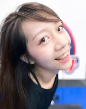Joanne Yang Instagram - 該做的事又容易懶得做的事
早上一起床最有力氣的時候先做～
做完一整天就輕鬆啦，還覺得自己很棒⭐️

（沒一早去動，下午或晚上很難再去動～真的好累喔～）

@f45_training_neihu 

#一早開心運動