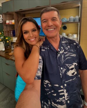 João Baião Instagram - Bom dia. Boa quarta feira😘❤️🌺
@dichavesofficial 
@casafeliz 
@sicoficial