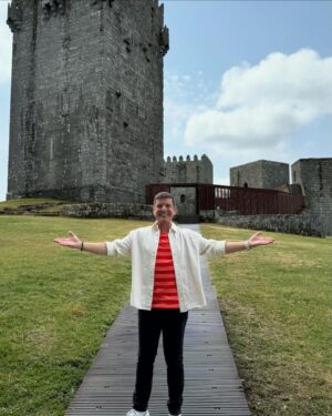 João Baião Instagram - Bom dia. Que bela manhã em Montalegre, entre fumeiro, sapateiro e burel foi maravilhoso conhecer a D Adozinda Ferreira, uma senhora com 108 anos que canta, dança e com uma memória fantástica. 🙏🏻🙏🏻😘😘❤️❤️❤️
@municipiodemontalegre